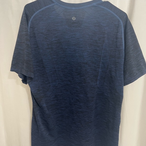 Lululemon Metal Vent T Shirt Navy Blue Large EUC - Picture 2 of 3